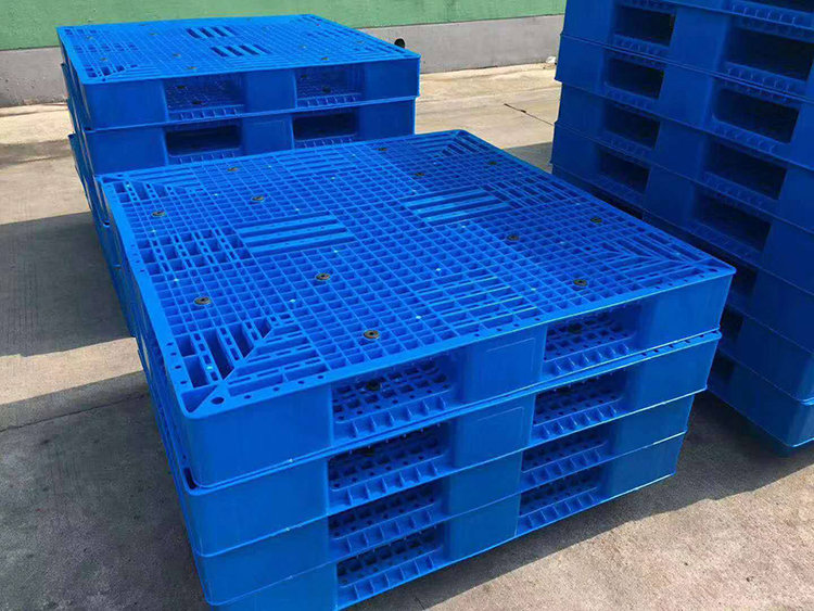 Plastic Trays